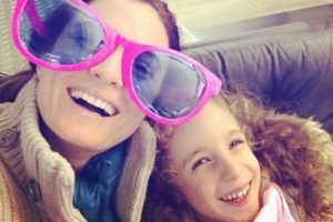 Ceyda D&uuml;venci'nin kızının neşeli tedavisİ...