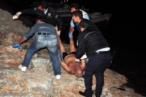 Alanya'da denizde erkek cesedi bulundu