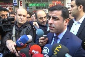 Demirtaş: "PYD'nin T&uuml;rkiye'ye hi&ccedil;bir tehdidi ger&ccedil;ekleşmemiş haldeyken..."