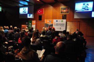 Fransa'daki g&ouml;&ccedil;men meselesi BursaFotoFest'te konuşuldu