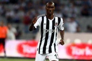 Beşiktaş'ın vazge&ccedil;ilmezi Atiba Hutchinson