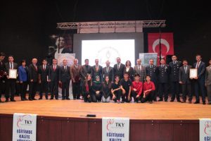 'Eğitim ve &Ouml;ğretimde Yenilik&ccedil;ilik &Ouml;d&uuml;lleri' Bursa'da sahiplerini buldu!