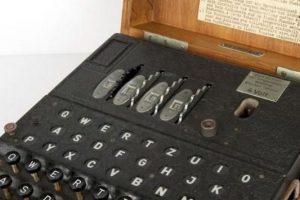 Nazi Enigma M4 şifreleme makinesi 365 bin dolara satıldı