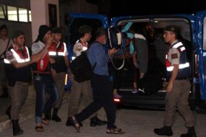 Antalya'da Suriyeli ka&ccedil;aklar yakalandı
