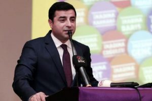 Selahattin Demirtaş: 1 Kasım'da sizi tepetaklak yine d&uuml;ş&uuml;receğiz