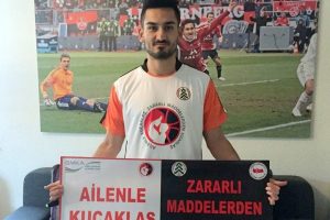 &Uuml;nl&uuml; futbolcudan memleketindeki projeye destek