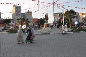 Bursa'da bağımsız aday yılmıyor! Yine boş meydana seslendi...