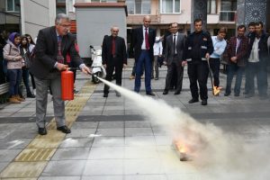 Bursa'da Mustafakemalpaşa Belediye personeline yangın tatbikatı