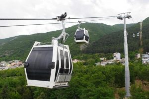 Elinde bayrağı ile gelene Bursa'da yarın teleferik &uuml;cretsiz!