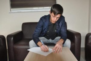 Oğluna kavuşmak i&ccedil;in Cumhurbaşkanı ve Başbakan'a mektup yazdı