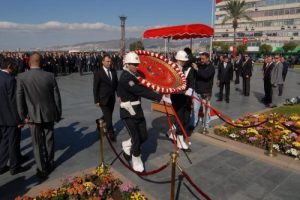 İzmir'de Cumhuriyet Bayramı kutlamaları &ccedil;elenk t&ouml;reniyle başladı