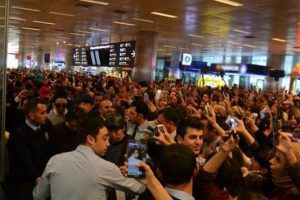 İstanbul'da CNBLUE izdihamı