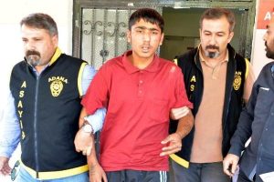 Liseli gencin 5 lirasını gasp eden ş&uuml;pheli tutuklandı