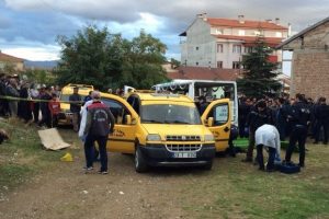 Taksici aracında &ouml;l&uuml; bulundu