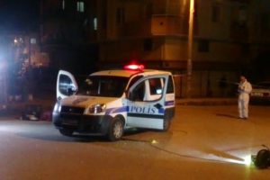 Polise atılan el bombası patladı, faciadan d&ouml;n&uuml;ld&uuml;