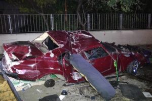 Bursa'da defalarca takla atan ara&ccedil;tan sağ &ccedil;ıktılar!