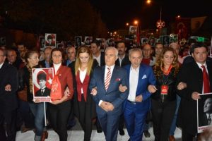 Binlerce Bursalı Nil&uuml;fer'de ‪'Cumhuriyet Benim'‬ dedi!