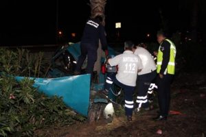 Antalya'da aşırı hız can aldı: 1 &ouml;l&uuml;