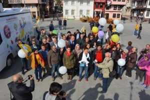 Bursa HDP m&uuml;zakerelerin yeniden başlaması i&ccedil;in Mudanya'da y&uuml;r&uuml;d&uuml;
