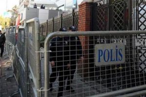 Kayyum gazetecileri i&ccedil;eri almadı