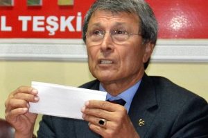 Hala&ccedil;oğlu: Bazı kişilere 20 adet m&uuml;h&uuml;rl&uuml; pusula dağıtılmış