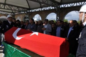 Hayatını kaybeden polis memuru toprağa verildi