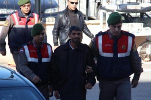 Aşkına karşılık vermeyen kadını mezarlıkta &ouml;ld&uuml;rd&uuml;