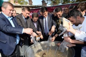 Bursa'dan 'Kardeşlik tadında' aşure