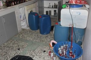 Adana'da sahte i&ccedil;ki imalathanesi ortaya &ccedil;ıkartıldı