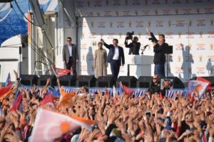 Başbakan: Pilavdan d&ouml;nenin kaşığı kırılsın