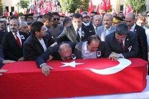 Oğlunun şehit d&uuml;şmesinden bir ay sonra hayatını kaybetti