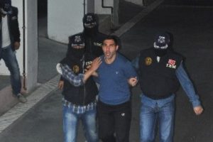 Polise ateş a&ccedil;an ter&ouml;rist adliyeye sevk edildi
