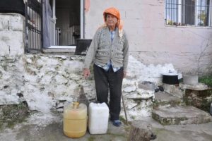 Yağmur ve taşıma suyla ge&ccedil;en bir &ouml;m&uuml;r
