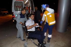Yoldan &ccedil;ıkan ara&ccedil; devrildi: 2'si &ccedil;ocuk, 6 yaralı