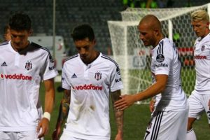 Zirvedeki Beşiktaş avantaj kaybetti