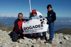Bursa'da 5 yaşındaki &ccedil;ocuk Uludağ'ın zirvesine tırmandı