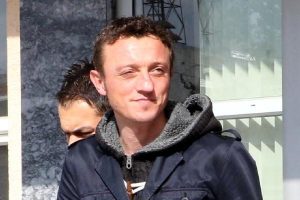 Otomobili ve işyerinde uyuşturucu ele ge&ccedil;irildi