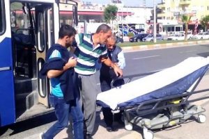 Otob&uuml;s şof&ouml;r&uuml; kalp krizi ge&ccedil;iren yolcuyu hastaneye g&ouml;t&uuml;rd&uuml;