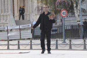 Sivas'ta infaz koruma memurundan 'laiklik karşıtı' silahlı eylem