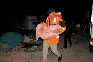 Ege a&ccedil;ıklarında kurtarılan 7 kişi Sivrice'ye getirildi