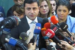 HDP Eş Genel Başkanı Selahattin Demirtaş oyunu kullandı