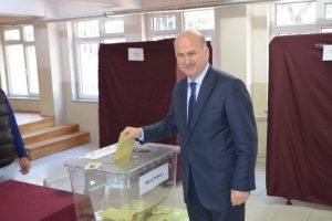 AK Parti Bursa İl Başkanı Cemalettin Torun oyunu kullandı