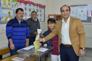 Bursa Yıldırım Belediye Başkanı İsmail Hakkı Edebali oyunu kullandı