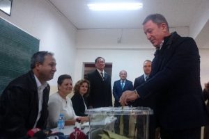 Genelkurmay Başkanı Orgeneral Hulusi Akar  oyunu kullandı