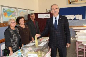 B&uuml;y&uuml;kşehir Belediye Başkanı Altepe, oyunu kullandı