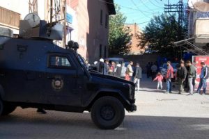 G&uuml;neydoğu'da hendek ve barikatlar arasında sakin se&ccedil;im