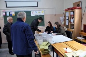 Trabzon'da 3 kişinin yerine oy kullanan g&ouml;revliye tutanak
