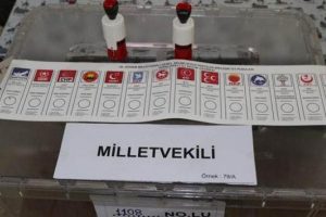 Sandıklarda boş tutanağa imza krizi