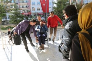 Engelli vatandaş oy kullanabilmek i&ccedil;in Vali'den yardım istedi