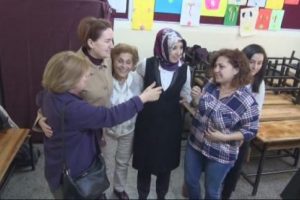 Meral Akşener'e vatandaşlardan yoğun ilgi